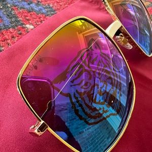 Gucci Tiger Sunglasses w Bag & Case